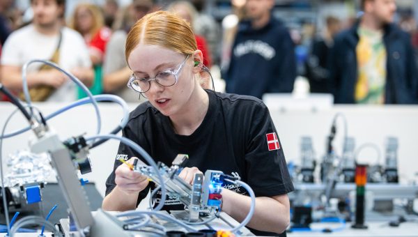 11-09EuroSkillsHerning2025MechatronicsPhoto-AndersWiuff-WorldSkillsEuropeEurope-9991-scaled